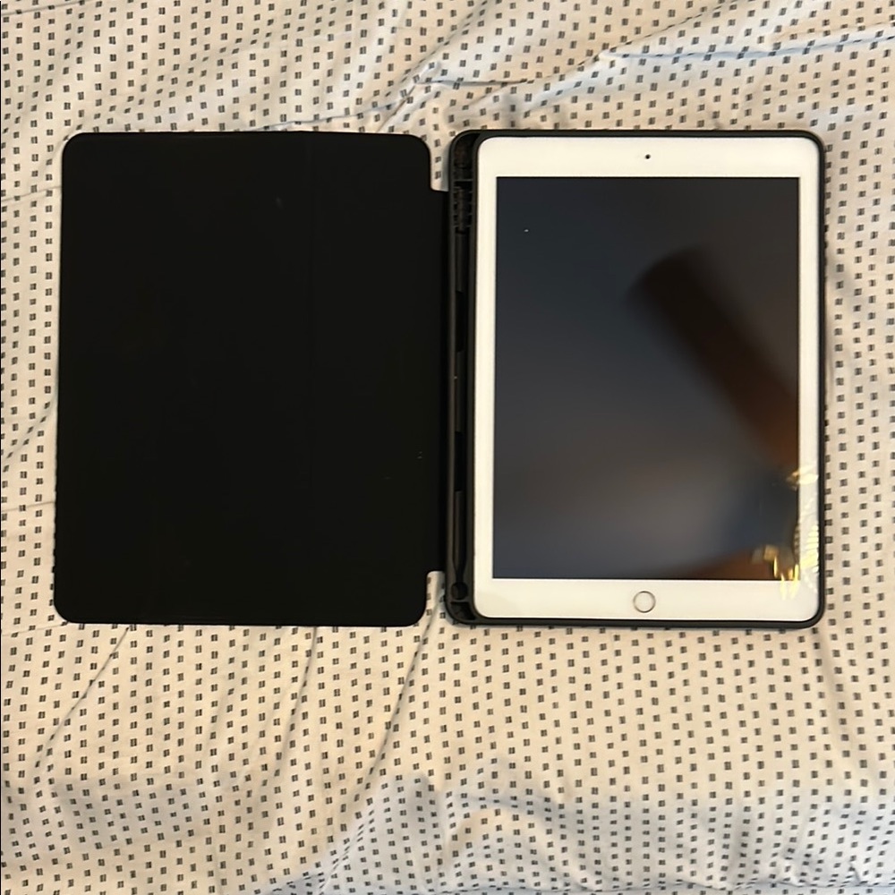 Apple Rose Gold IPad 5th Generation 128 GB